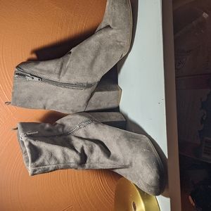 Old navy heeled boots 8 1/2